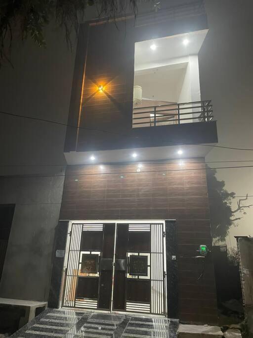 Rukmani Villas Group Of Rukmani Home Stay Матхура Экстерьер фото
