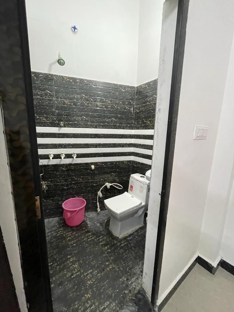 Rukmani Villas Group Of Rukmani Home Stay Матхура Экстерьер фото