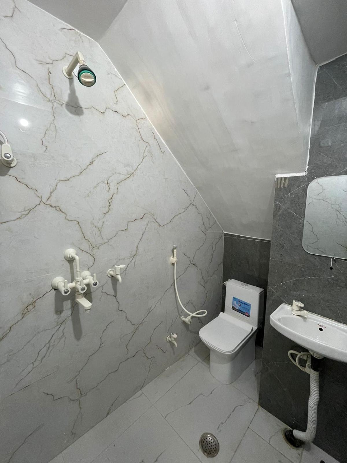 Rukmani Villas Group Of Rukmani Home Stay Матхура Экстерьер фото